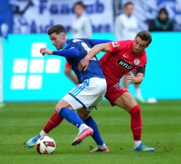 Robin Gosens und Lukas Petkov