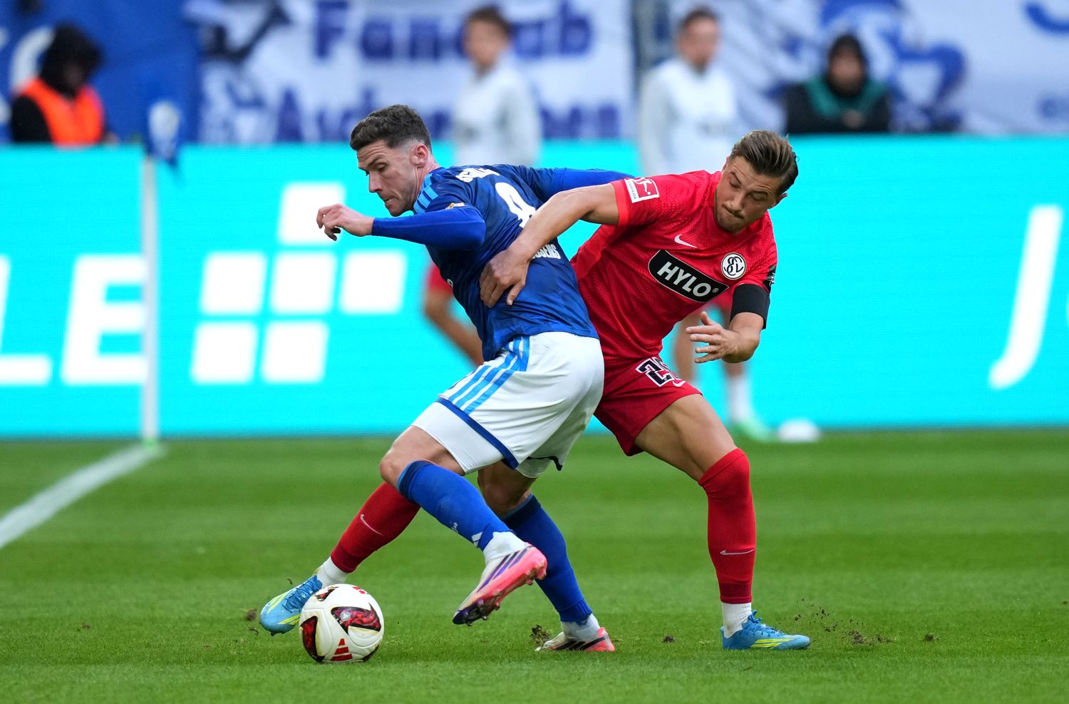Robin Gosens und Lukas Petkov