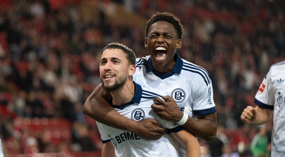 Adil Aouchiche und Junior Adamu