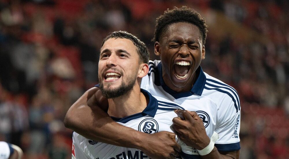 Adil Aouchiche und Junior Adamu