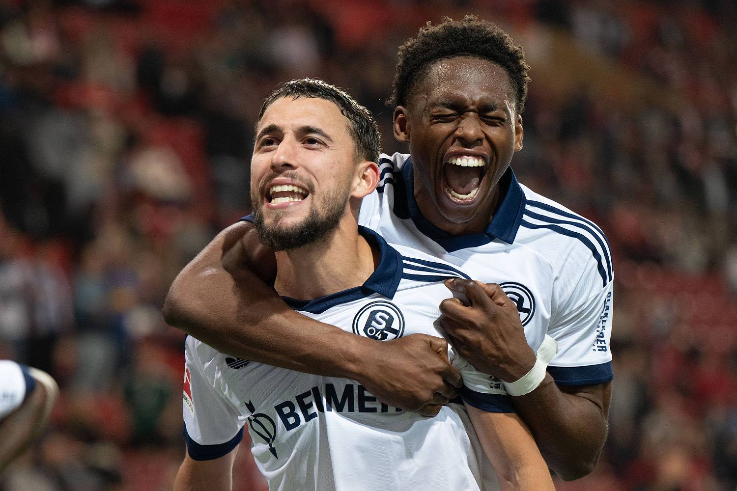 Adil Aouchiche und Junior Adamu
